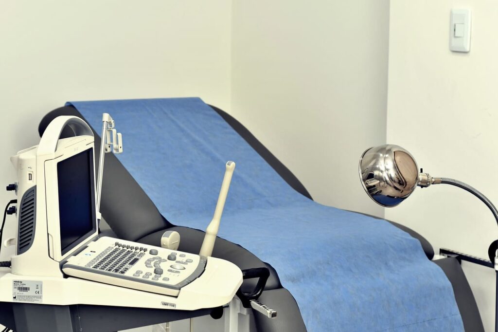 A gynecologist room with a large chair and operating equipment.